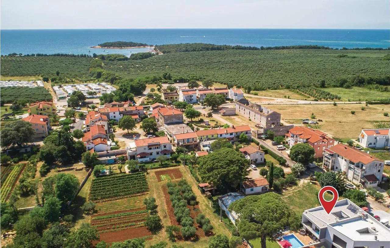 Holiday home Beautiful Home In Porec With Kitchen