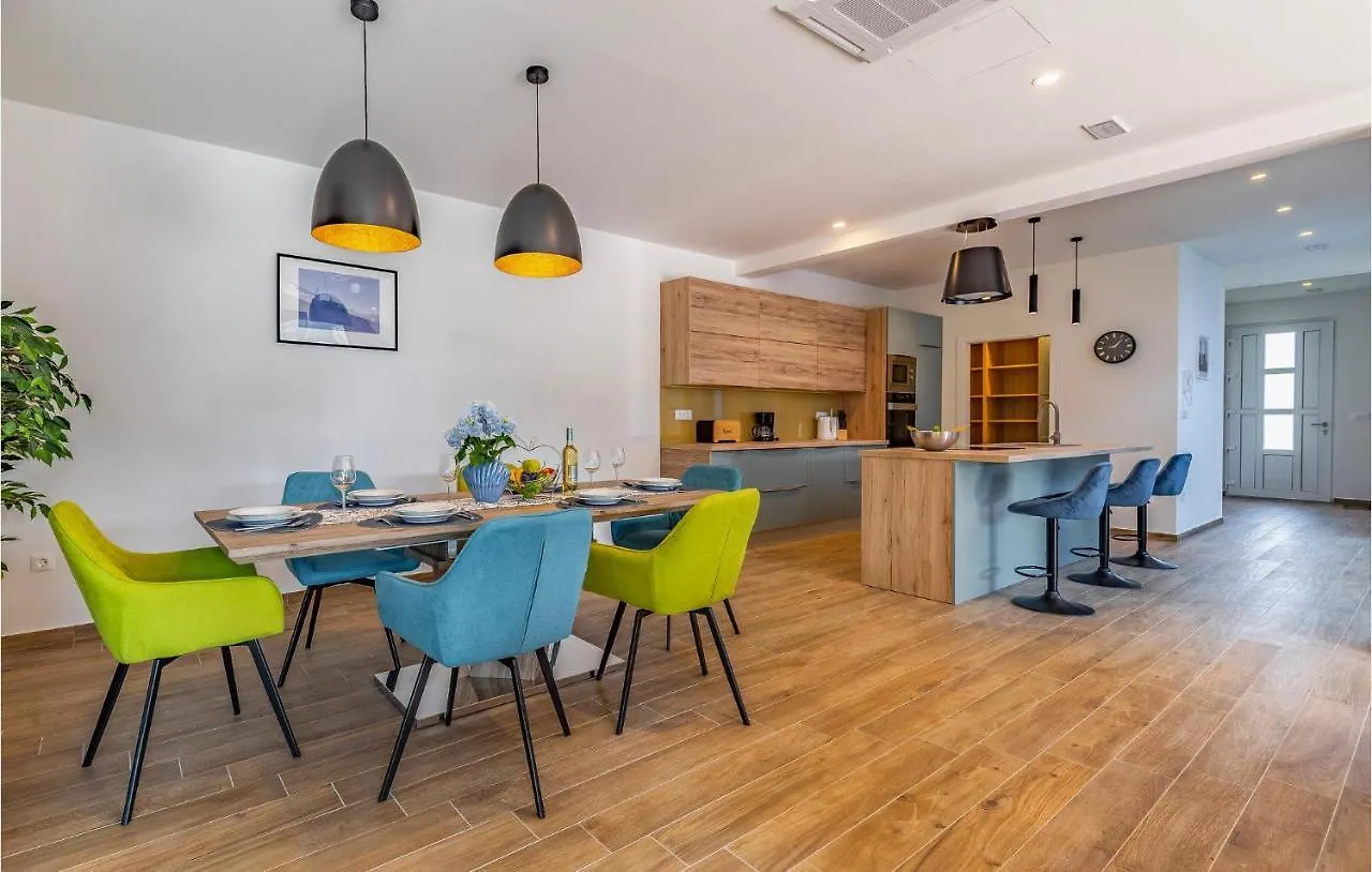 Beautiful Home In Porec With Kitchen