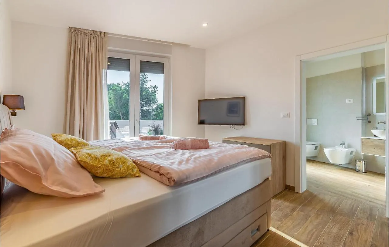 Beautiful Home In Porec With Kitchen Croatia