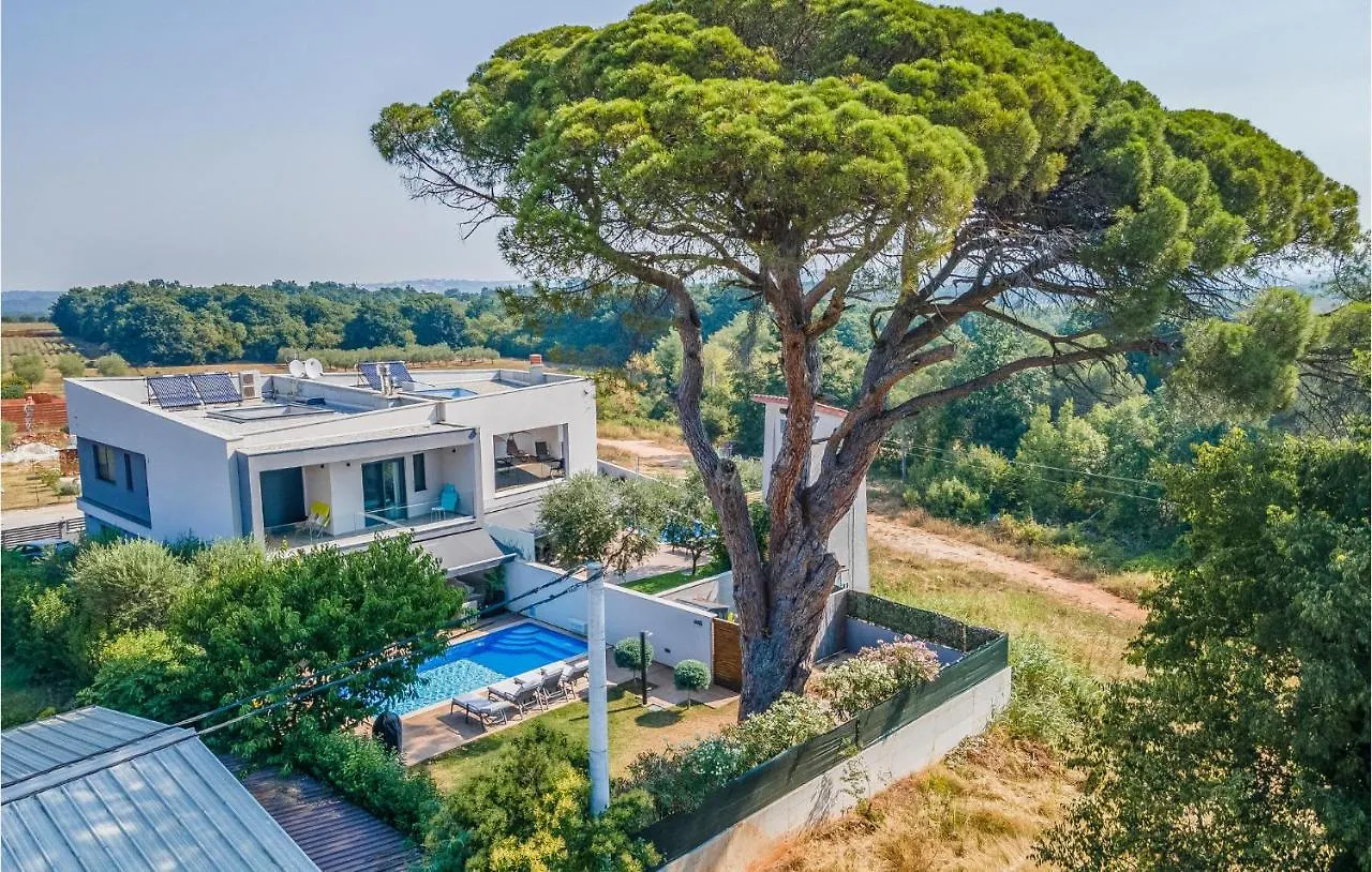 Beautiful Home In Porec With Kitchen