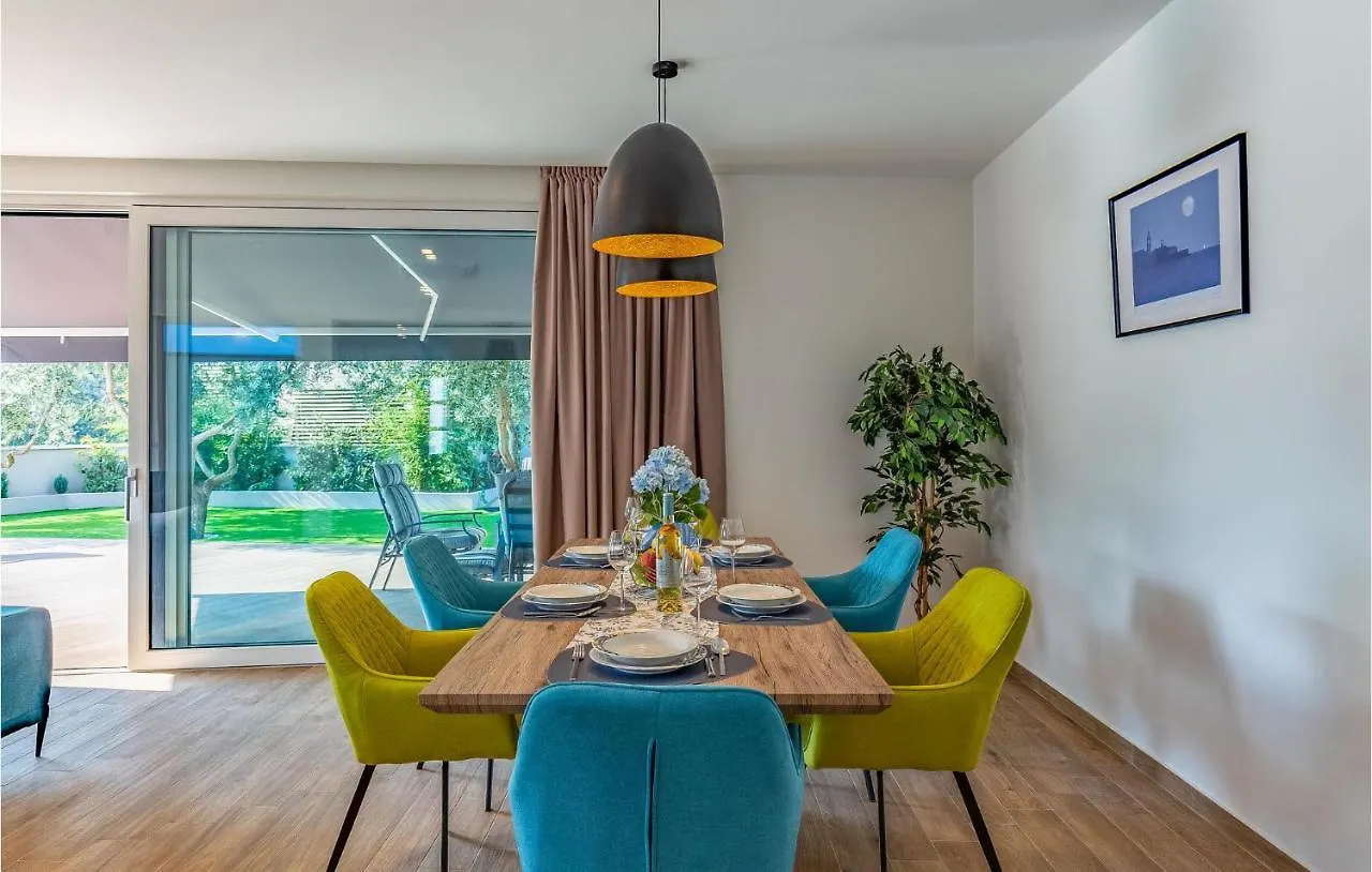 Holiday home Beautiful Home In Porec With Kitchen