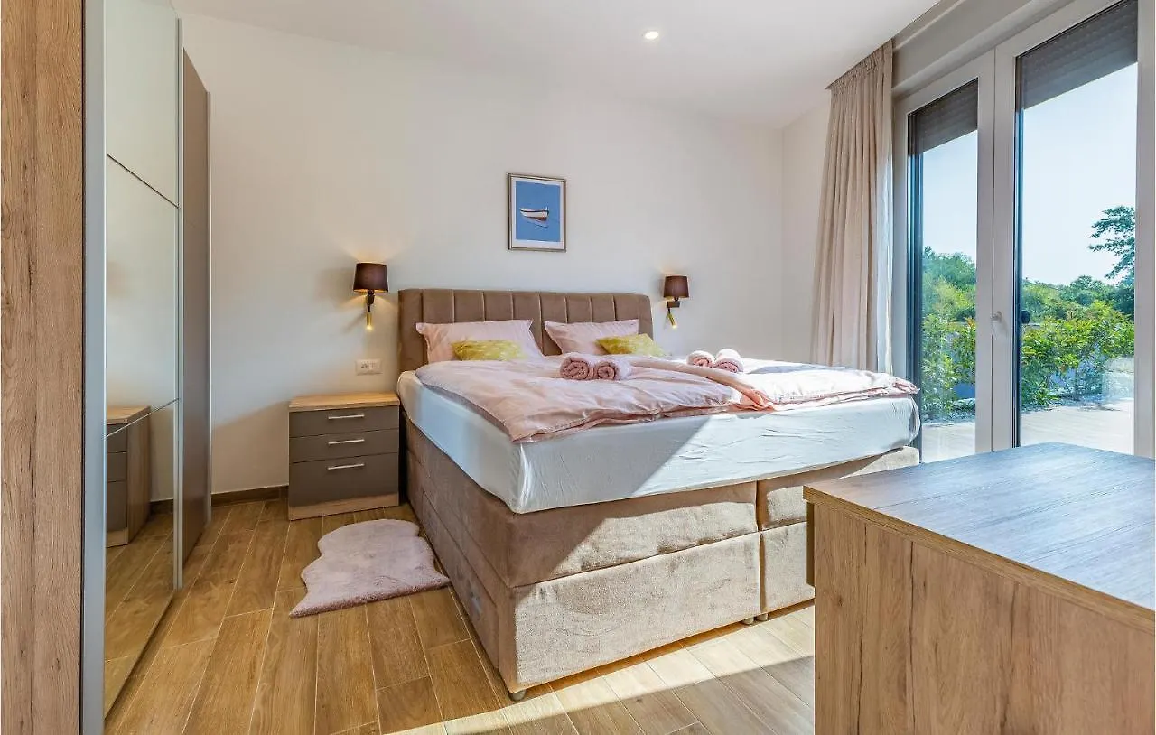 Beautiful Home In Porec With Kitchen