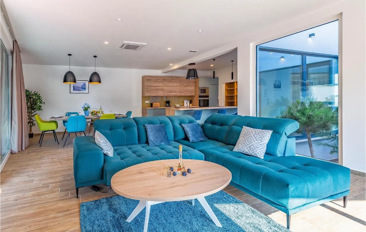 Beautiful Home In Porec With Kitchen Holiday home