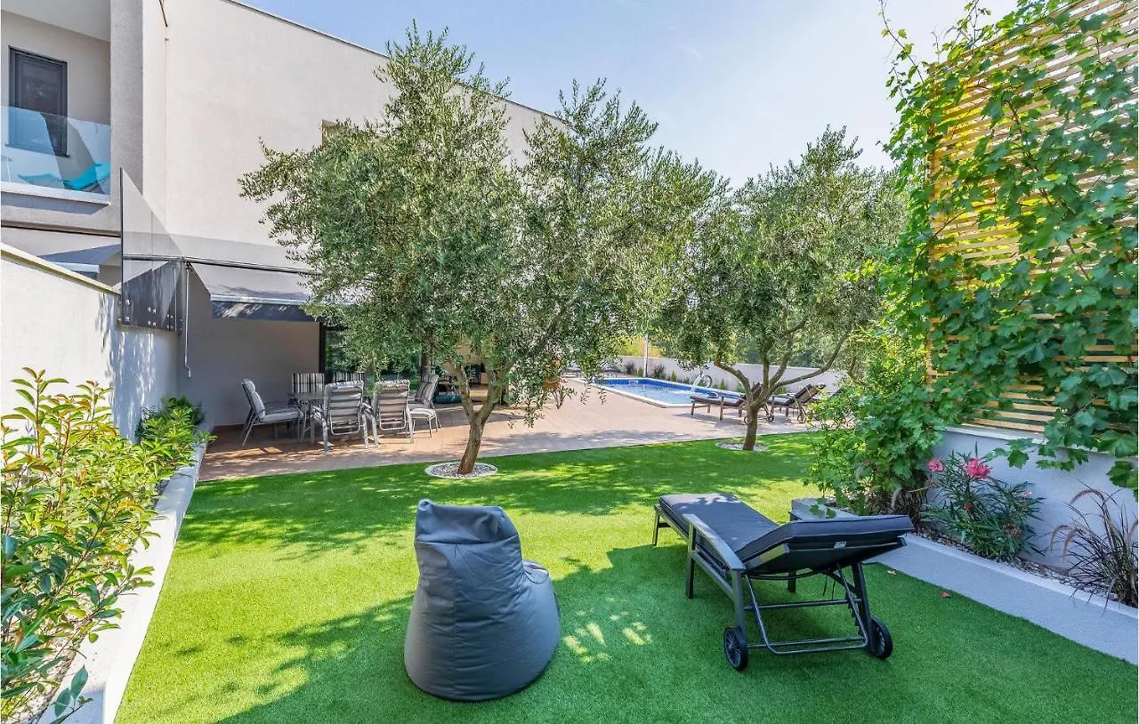Beautiful Home In Porec With Kitchen