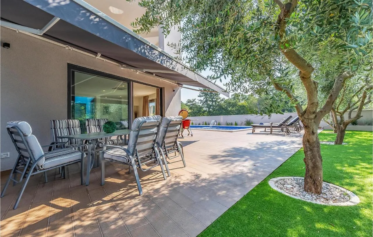 Beautiful Home In Porec With Kitchen 0*,