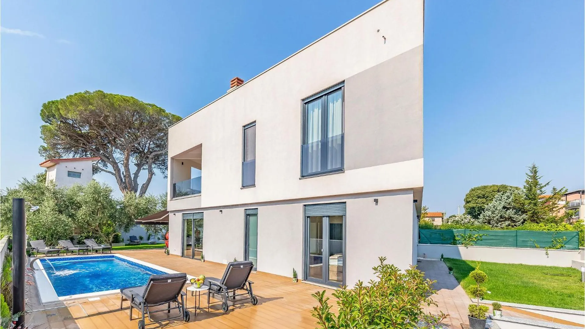 Beautiful Home In Porec With Kitchen Holiday home